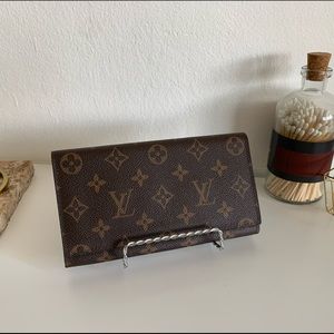 Louis Vuitton Leather Wallet